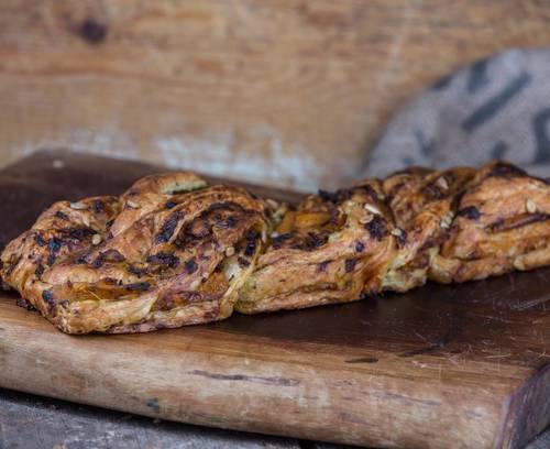 מאפה שמרים בתוספת בטטה קלויה עם גבינת פטה