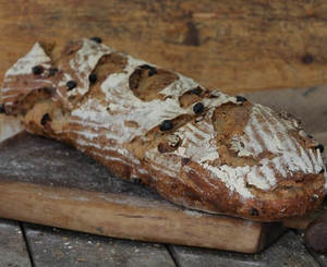 לחם 2 קילו אגוזים וצימוקים, לחם שאור ממחמצת טבעית