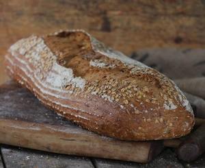 לחם 2 קילו שיפון דגנים בתוספת פשתן, שיבולת שועל וגרעיני חמנייה, לחם שאור ממחמצת טבעית