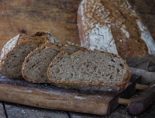 לחם 2 קילו שיפון דגנים בתוספת פשתן, שיבולת שועל וגרעיני חמנייה, לחם שאור ממחמצת טבעית