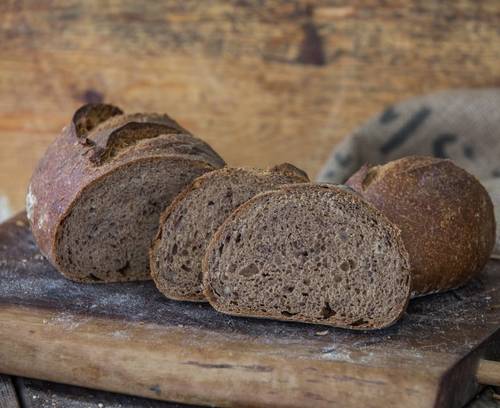 לחם חיטה מלאה 100% ואגוזים, לחם שאור ממחמצת טבעית