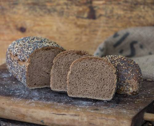 לחם בר 100% כוסמין בציפוי פשתן סומסום ופרג, לחם שאור ממחמצת טבעית