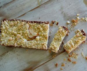 טארטלט ריקוטה ותפוחי עץ בקרמל