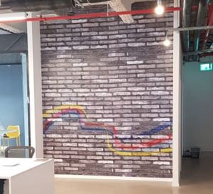 טפט מדבקת וניל במשרדי חברת מינטיגו