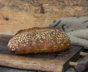 לחם שיפון דגנים בתוספת פשתן, שיבולת שועל וגרעיני חמנייה, לחם שאור ממחמצת טבעית