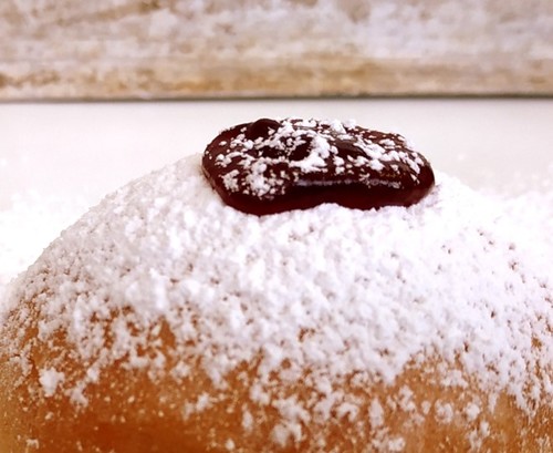 סופגניה אפויה במילוי קונפיטורת תות