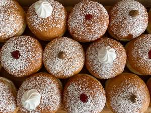 מארז סופגניות ריבה/שוקולד/פאי לימון/ללא מילוי 10+1 