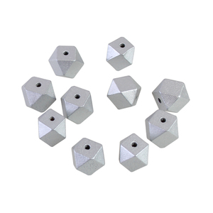 חרוזי עץ מצולעים 2 ס"מ כסף 10 יח' *12 חב'