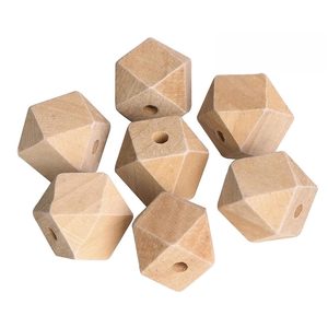 חרוזי עץ מצולעים 2 ס"מ טבעי 16 יח'