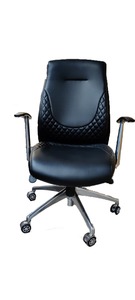 ליברטי כסא מנהל יוקרתי גב נמוך בסיס וידיות אלומיניום - ריפוד דמוי עור שחור מיליון כסאות