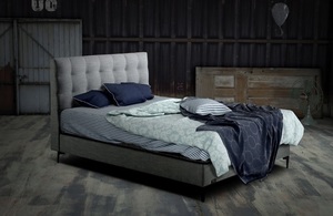 מיטה וחצי מרופדת - דגם גיא