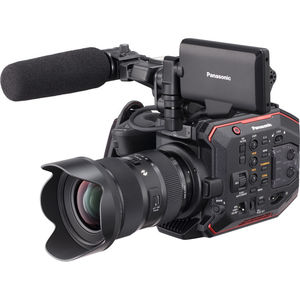 Panasonic AU-EVA1 Compact 5.7K Super 35mm Cinema Camera להשכרה