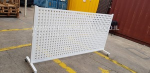 מתקן חוצץ מתגלגל להפרדה בין חלקים בבית העסק - תוחם אזורים מתגלגל - ניתן לשלב סבכת PVC או סבכת עץ - מידה כללית 122*244 ס"מ 