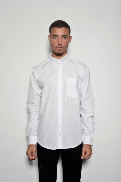 חולצת גבר כיפתור בצווארון