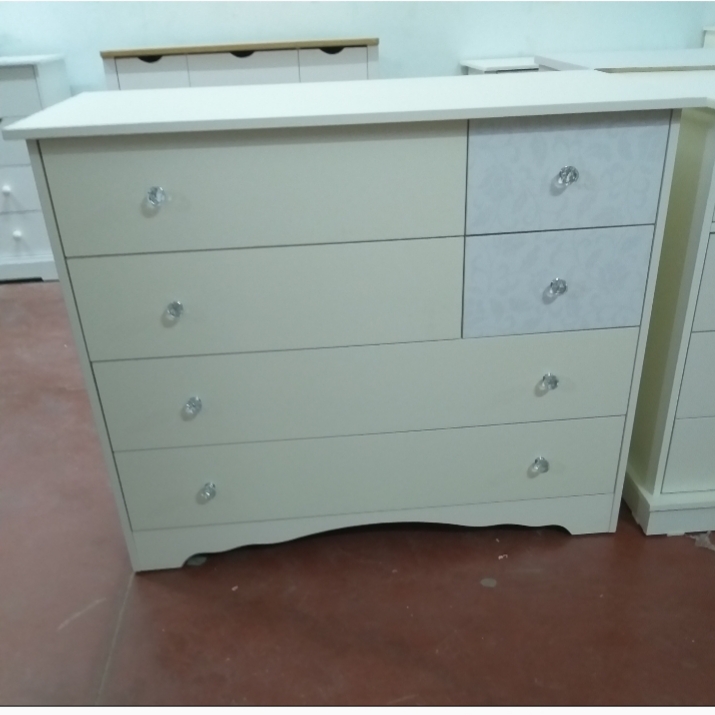 שידה דגם קאפרי שמנת טאפט