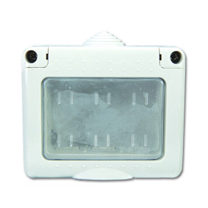 תיבה על הטיח ל- 4 מודול