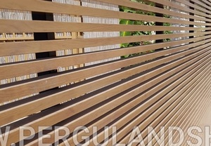 מסתור או מחיצה בין אזורים - עשוי מפרופיל אלומיניום מלבני 20*40 ממ בגוונים של דמוי עץ מהמהם 