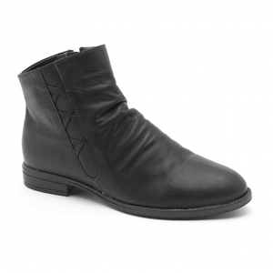 מגפון עור שטוח בצבע שחור עם כיווצים מקדימה | 36-42 | Seventy Nine 