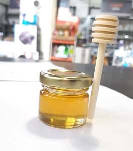 צנצנת דבש עם מקל