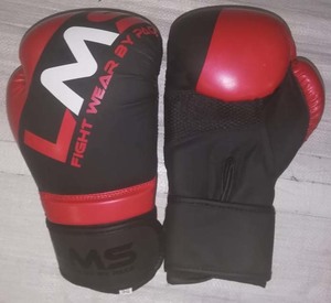 כפפות איגרוף BOXING GLOVES IN LEATHER LMS 10 OZ BLACK/BLACK Pace