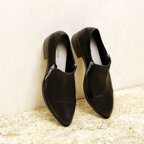  נעליים עם רוכסנים בצבע שחור – B.unique