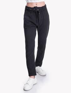 מכנסיים עם חגורה