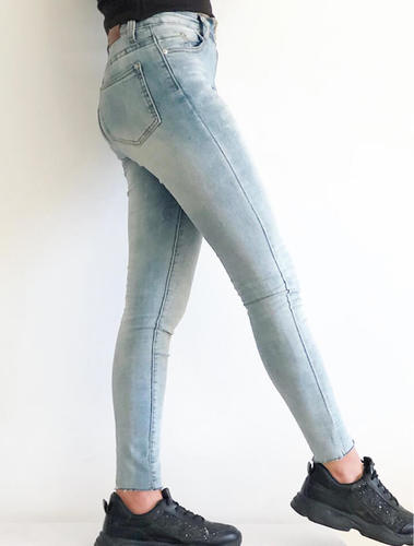 ג'ינס סקיני רוכסן