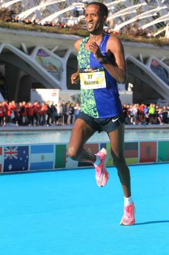 איימרו עלמיה – שיאן ישראל בריצת 10,000 מטר