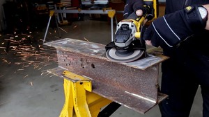 משחזת זווית "5 נטענת 18V גוף בלבד ללא פחמים Dewalt