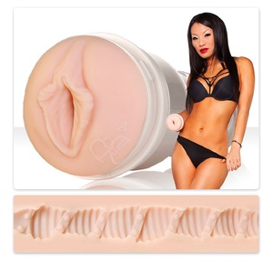 פלאשלייט איבר מין של כוכבת פורנו   fleshlignt asa akira dragon