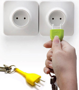 מתלה למפתחות "שקע תקע" במבצע 50% הנחה! גימיק מתנות