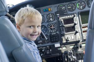 טיסת כיף לילדים / טיסת בר מצווה כולל צילום וידאו שתיה ושוקולדים גימיק מתנות