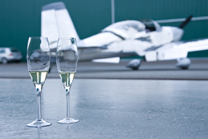 טיסה רומנטית זוגית וארוחה זוגית במסעדה גימיק מתנות