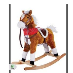 סוס נדנדה מעץ 