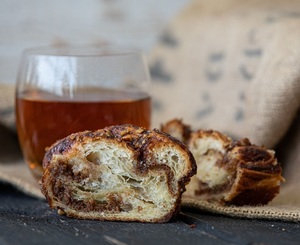 עוגת קראנץ שמרים קינמון ואגוזי מלך