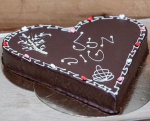 עוגת לב יום הולדת (הזמנה מראש)