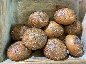 לחמניות כוסמין 50%