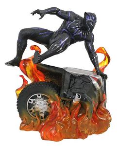 פסל אספנות -  BLACK PANTHER FLAMING CAR PVC DIORAMA GALLERY