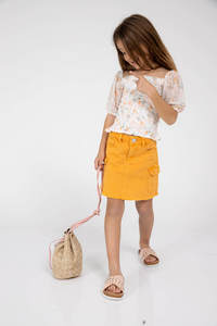 חצאית מיני עם כיסים