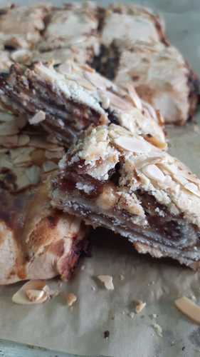 ממזייר במילוי תפוחים ותמרים- מאפה מזרח אירופאי