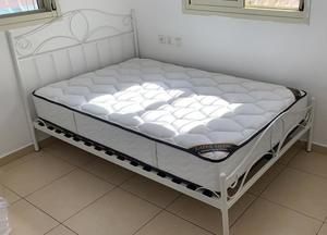 מיטת מתכת מאי