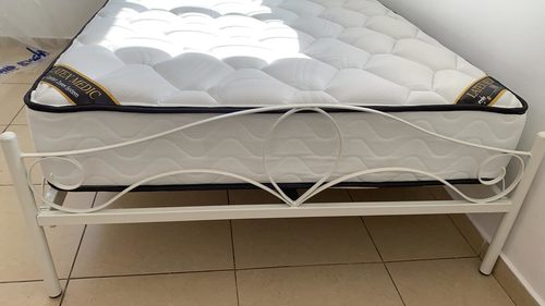 מיטת מתכת מאי