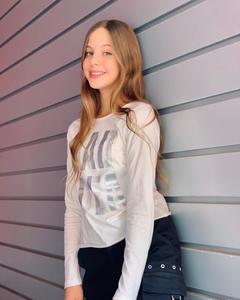 חולצת בייסיק עם דפוס