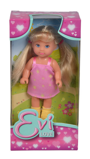 אווי בבגדי קיץ