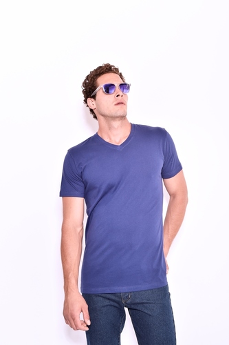 חולצת T צווארון V