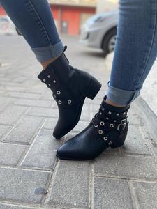 מגף עם ריווטים