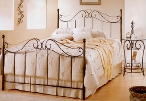 מיטת מתכת שחר