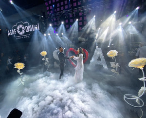 סלואו פרחים צפים