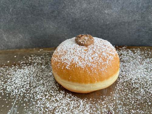 סופגנייה במילוי פרלינה שוקולד