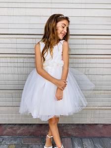 שושבינה עם חגורת פרחים